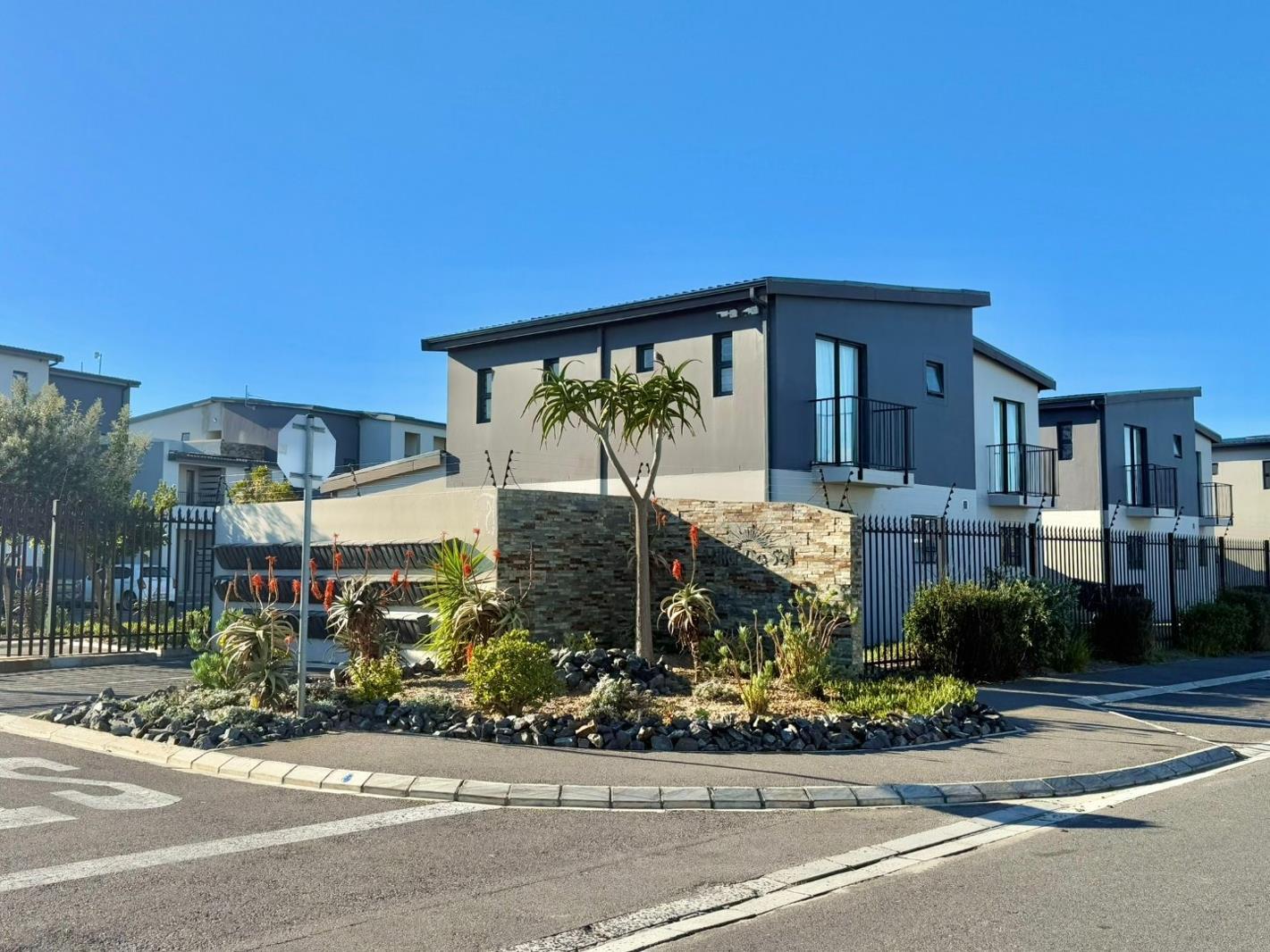 3 Bedroom Townhouse in Parklands North