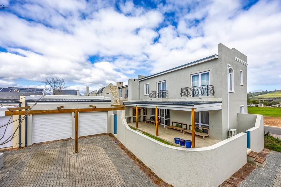 3 Bedroom Duplex in Nooitgedacht Village
