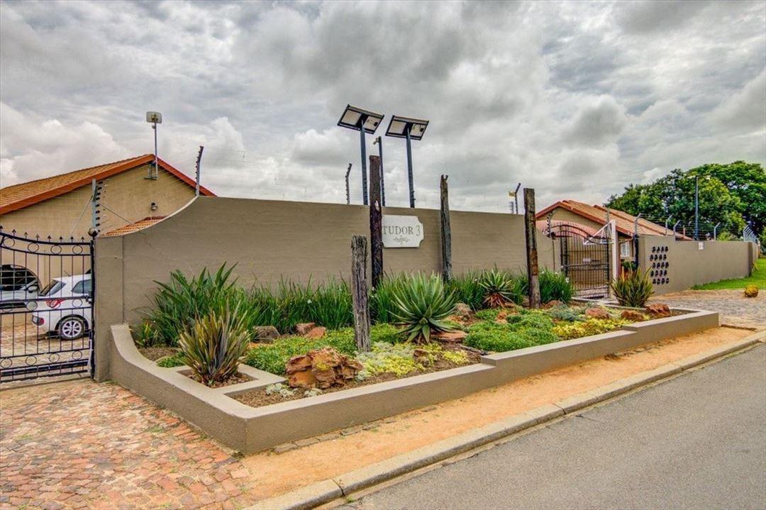 2 Bedroom Townhouse in Norkem Park