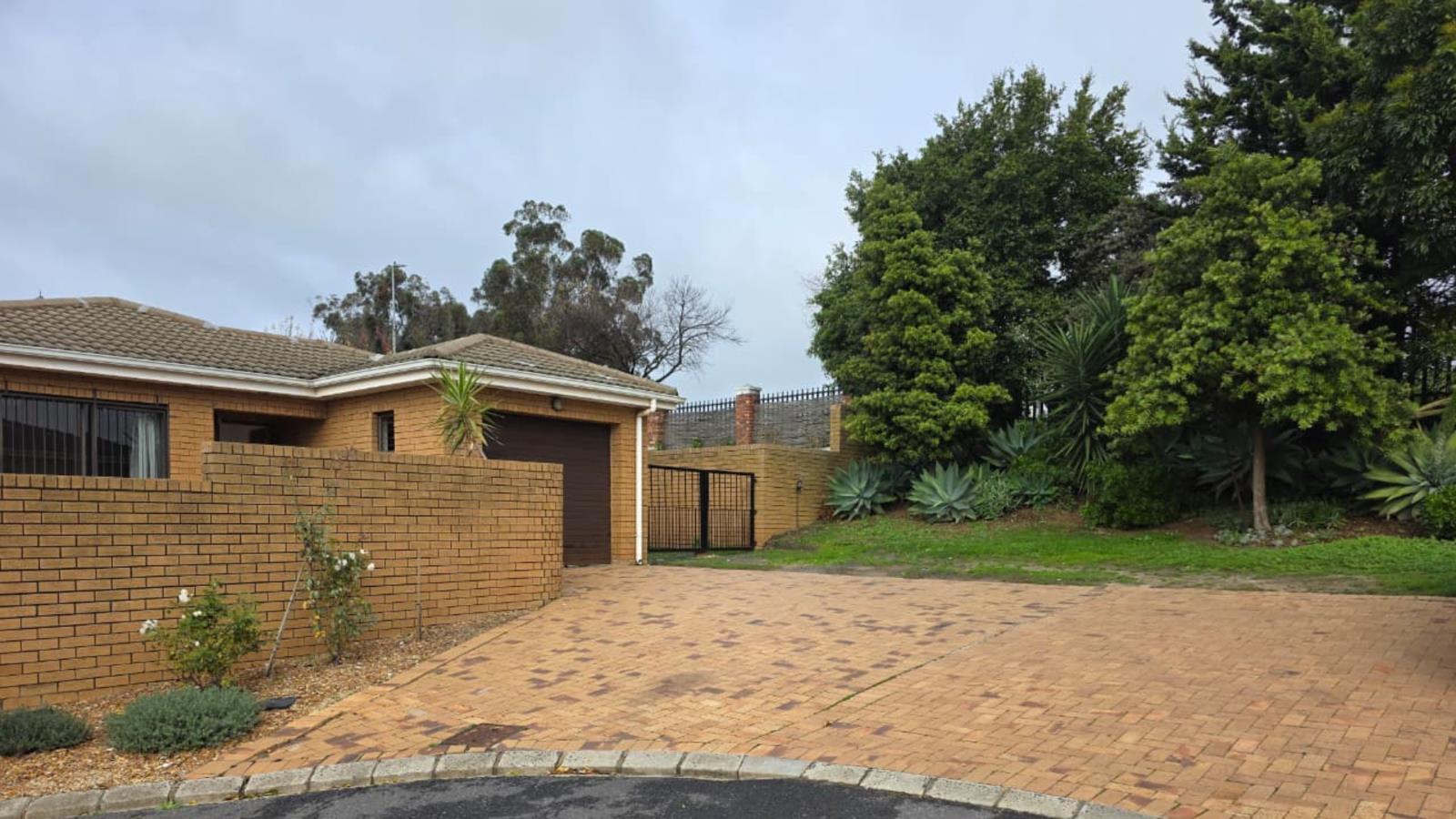 2 Bedroom House in D'urbanvale