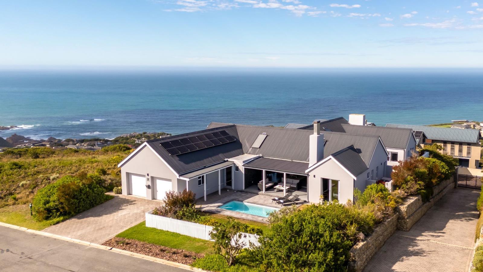 5 Bedroom House in Pezula Golf Estate