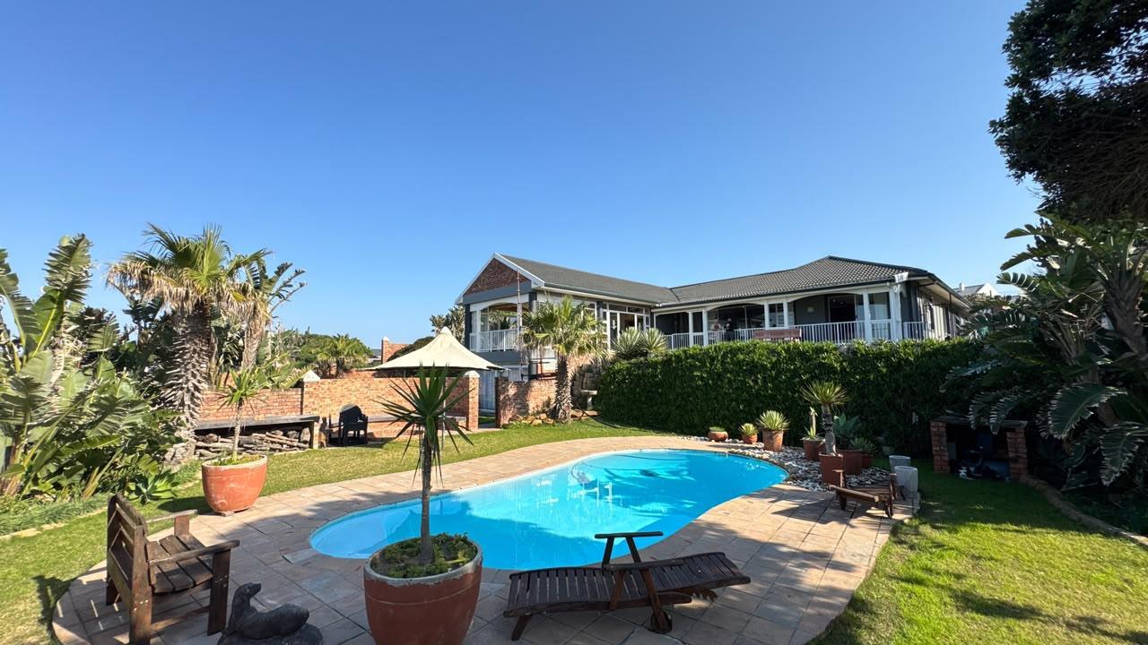6 Bedroom House in West Beach
