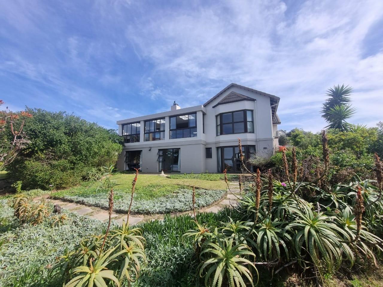 4 Bedroom House in Mossel Bay Golf Estate