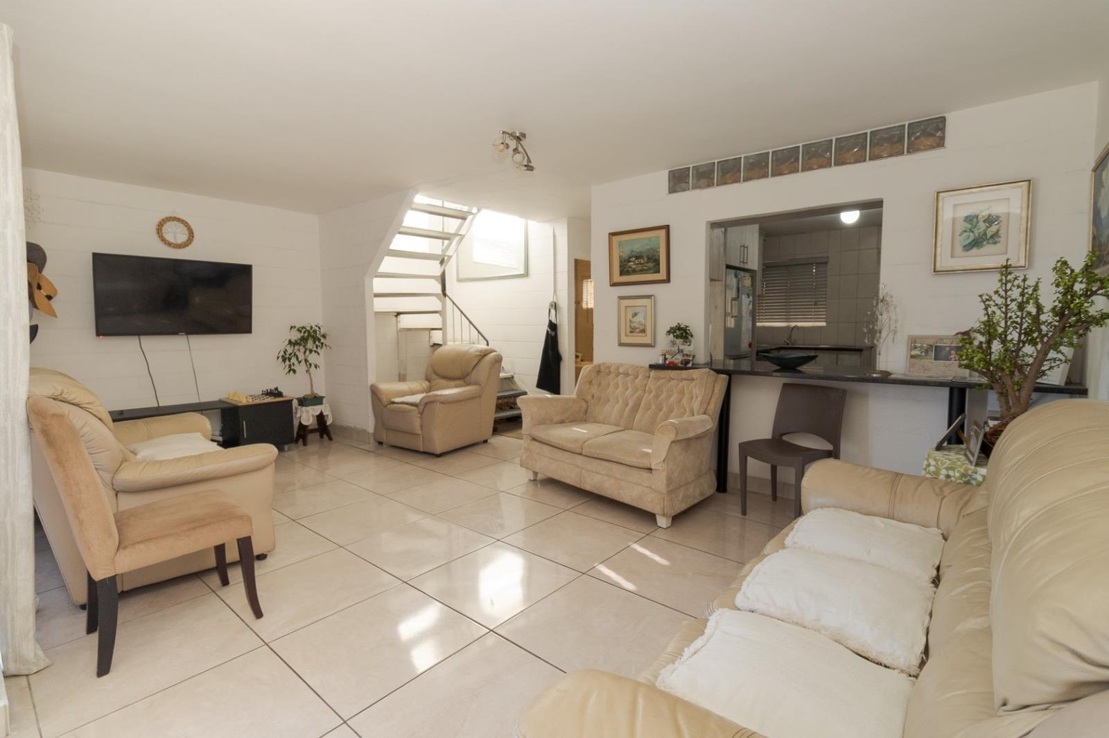 3 Bedroom House in Elsies River