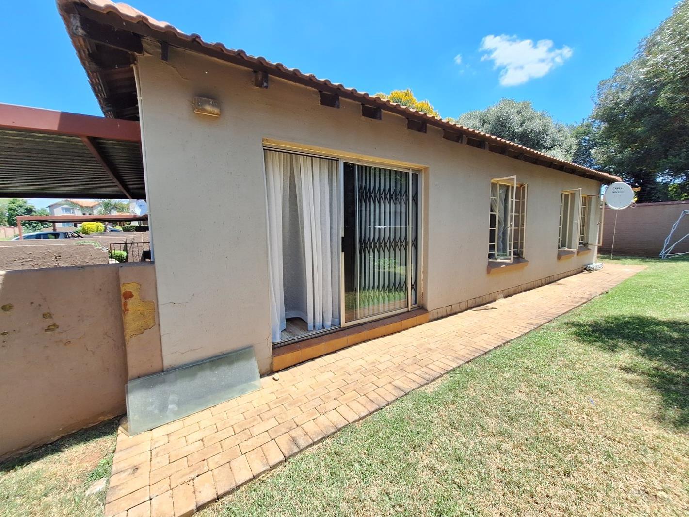 3 Bedroom Townhouse in Heuwelsig Estate