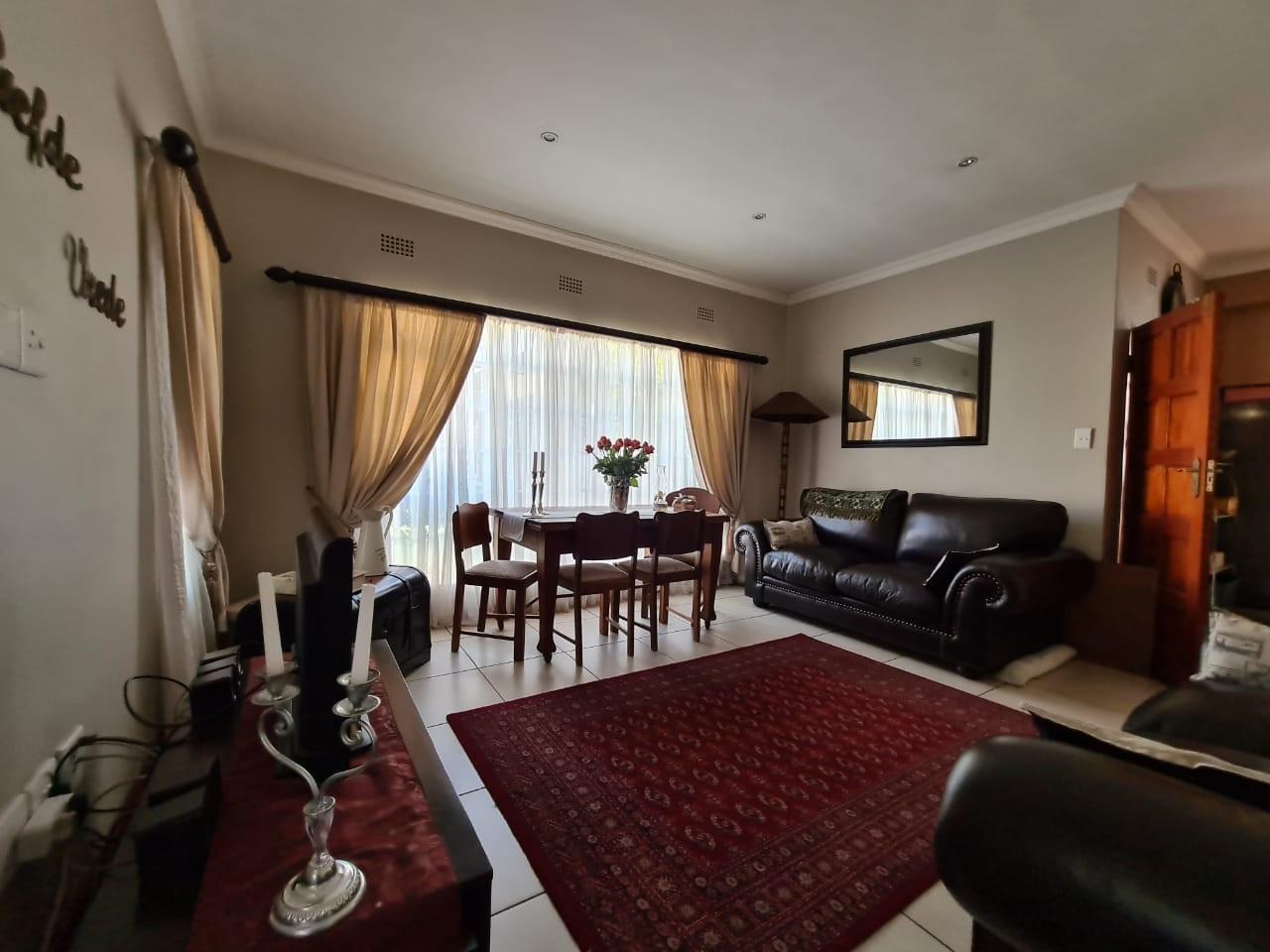2 Bedroom Cluster in Glen Marais
