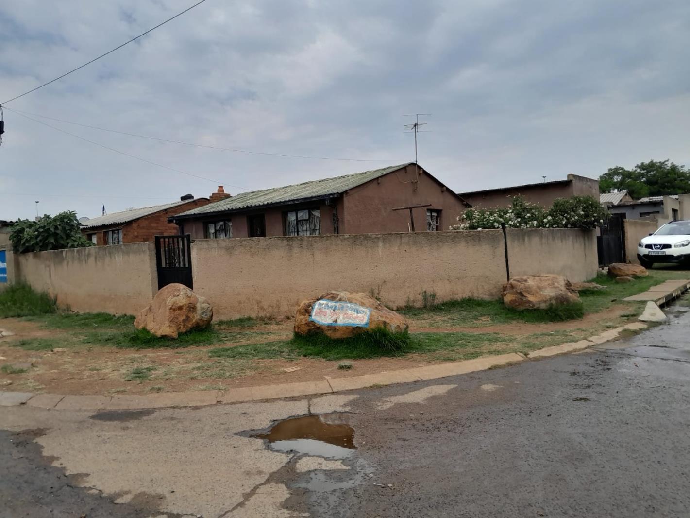 2 Bedroom House in Emdeni