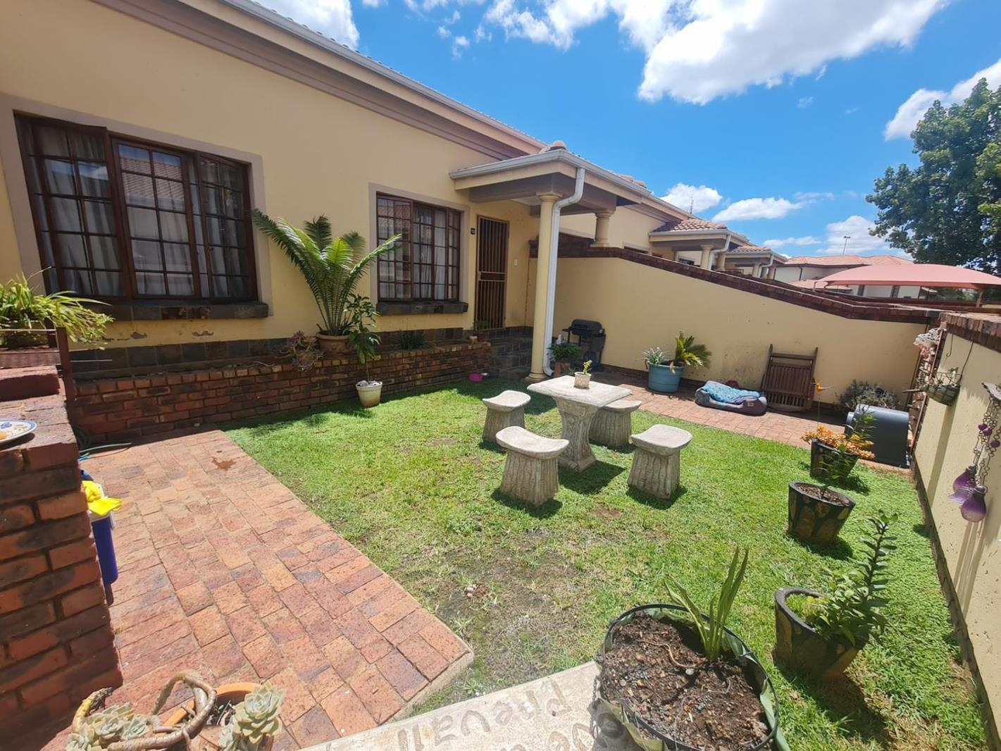 2 Bedroom Apartment in Comet