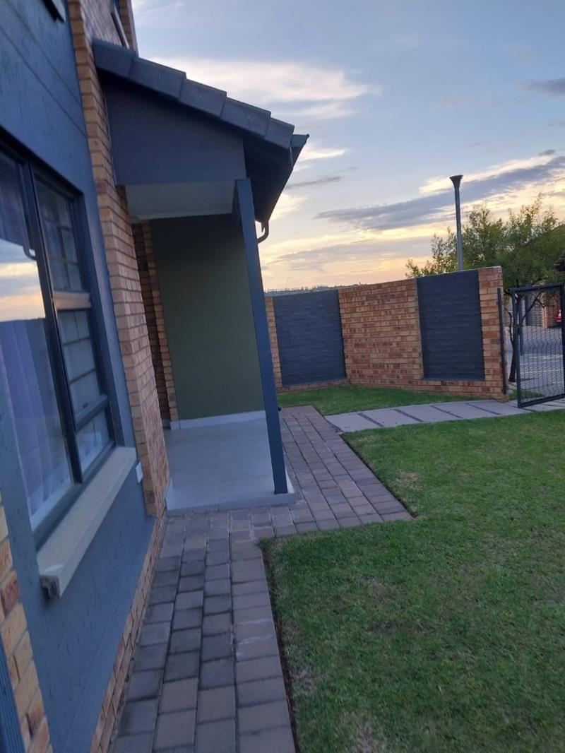 3 Bedroom Townhouse in Rooihuiskraal North