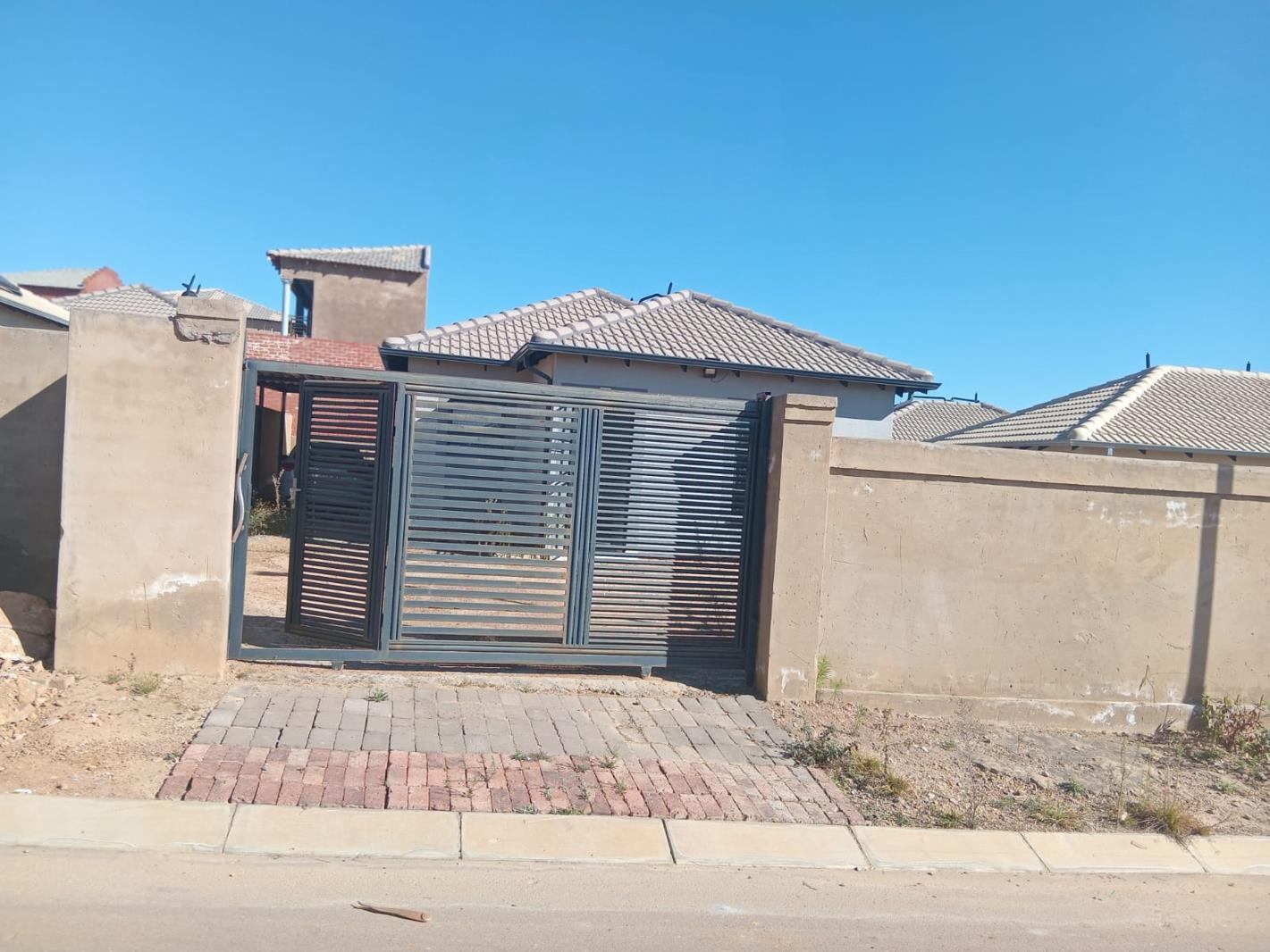 3 Bedroom House in Clayville