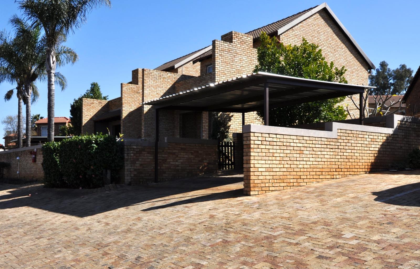 2 Bedroom Townhouse in Wilgeheuwel