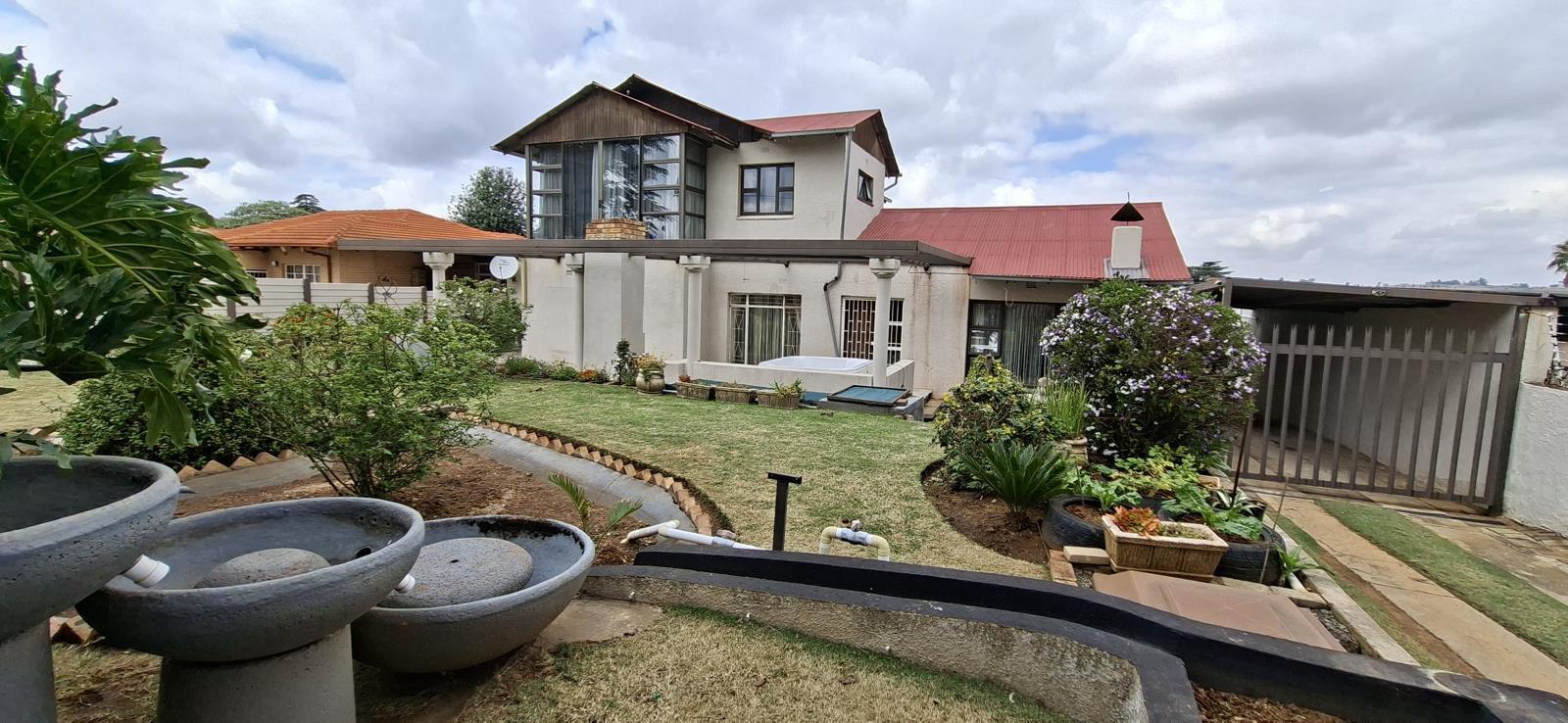 5 Bedroom House in Krugersdorp North