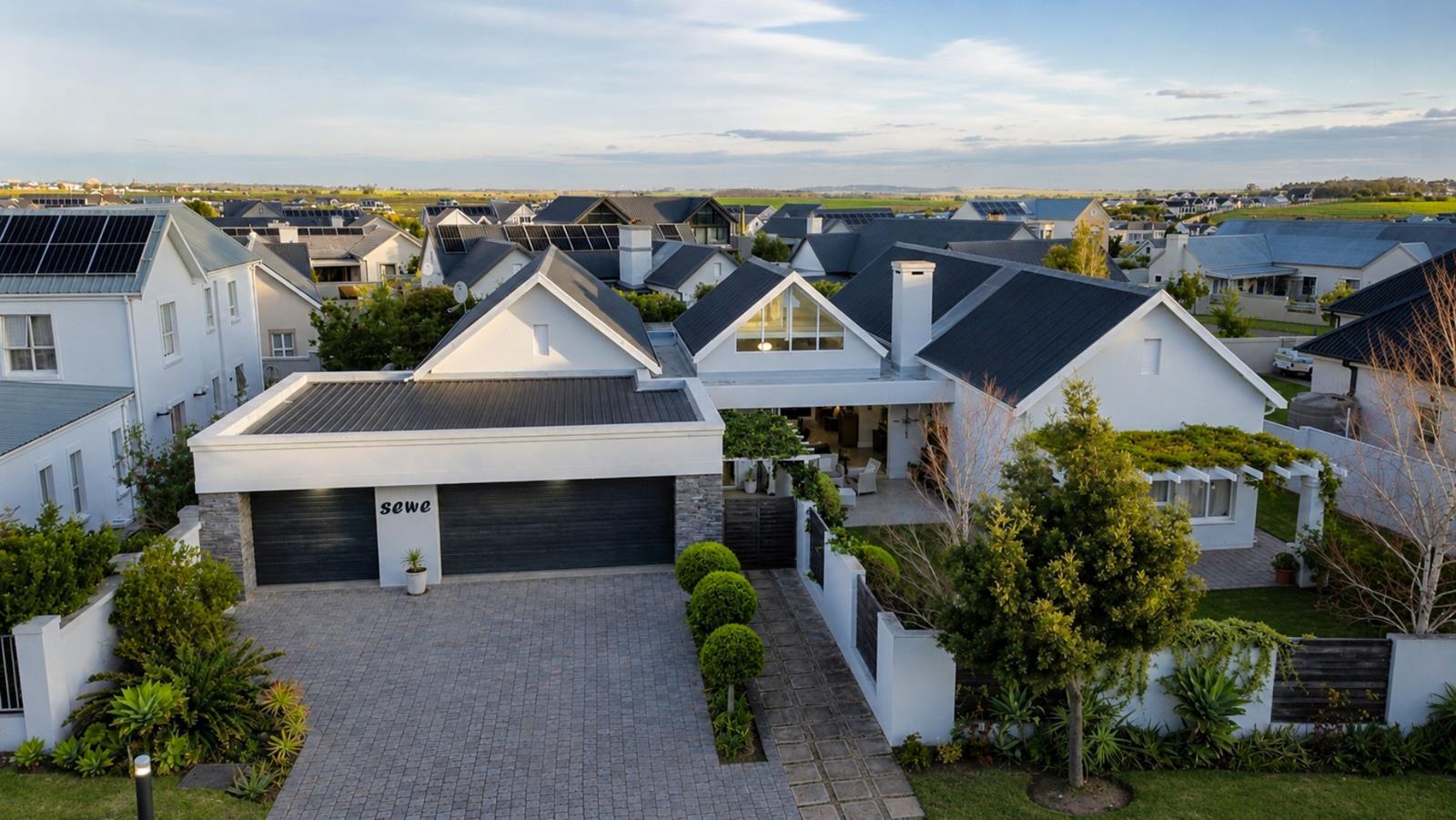 4 Bedroom House in Kingswood Golf Estate