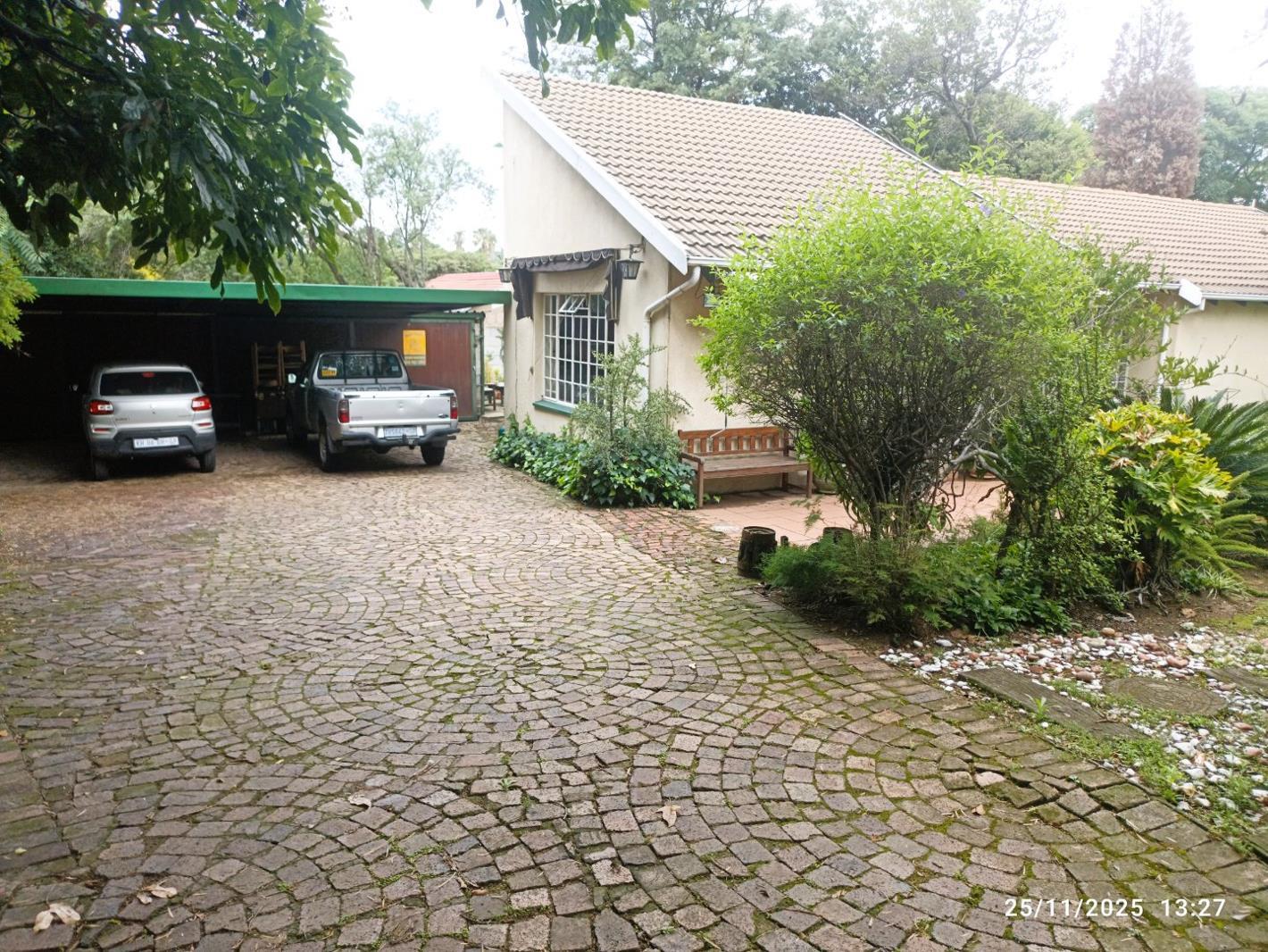 2 Bedroom House in Bromhof