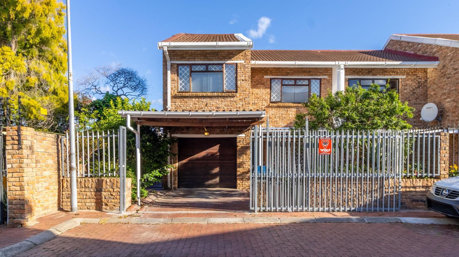 3 Bedroom Townhouse in Paarl Central