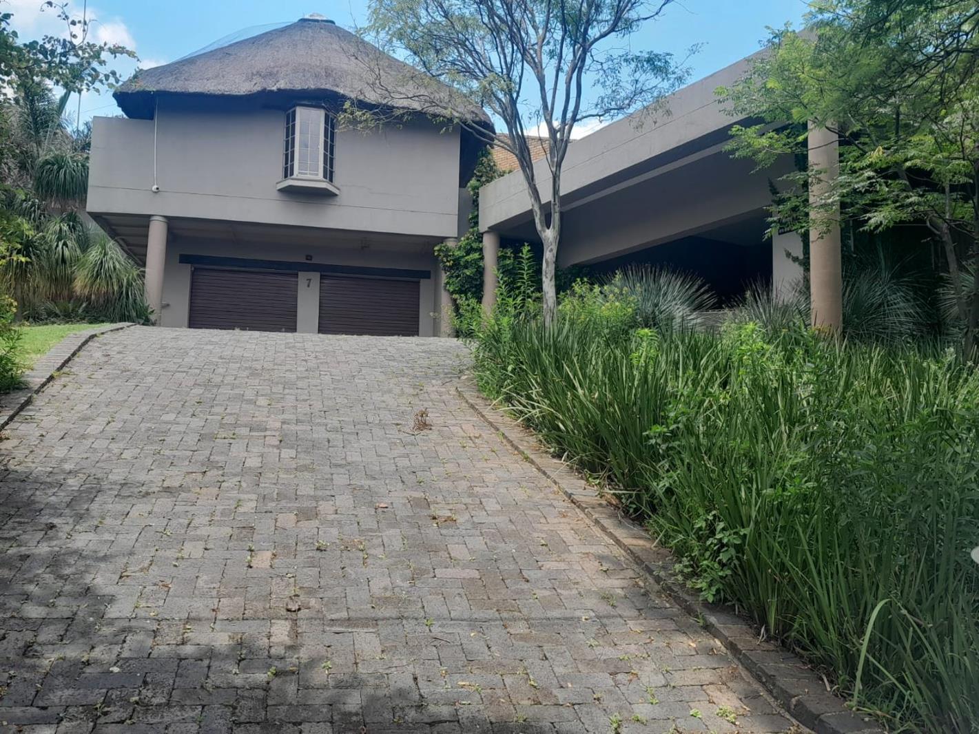 4 Bedroom House in Kloofendal