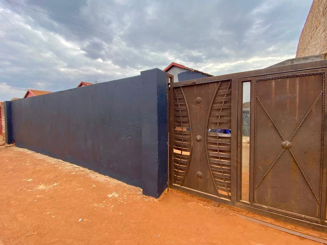 5 Bedroom House in Protea Glen