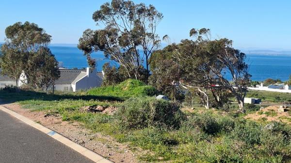 910 m² Land available in Britanica Heights