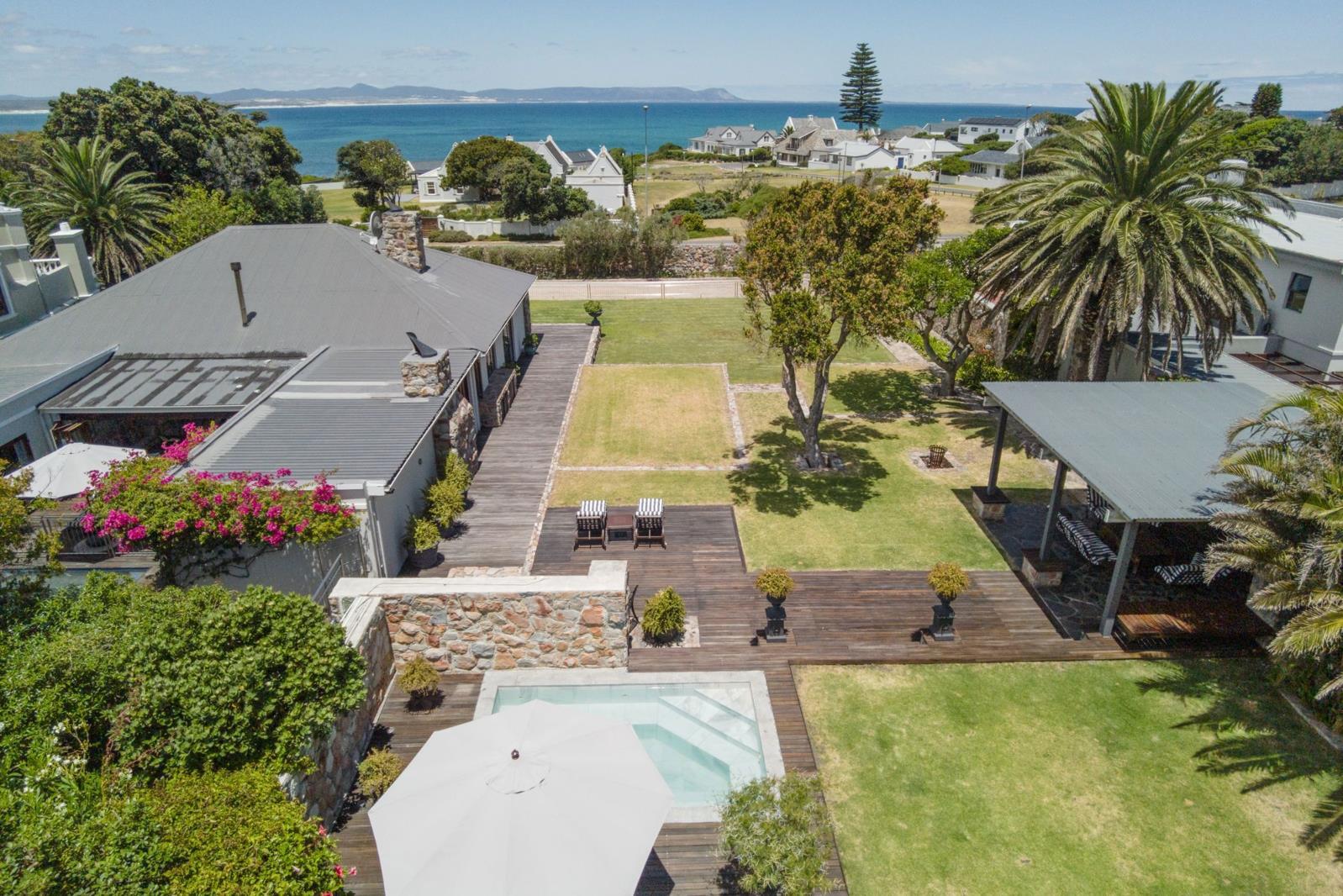 10 Bedroom House in Eastcliff