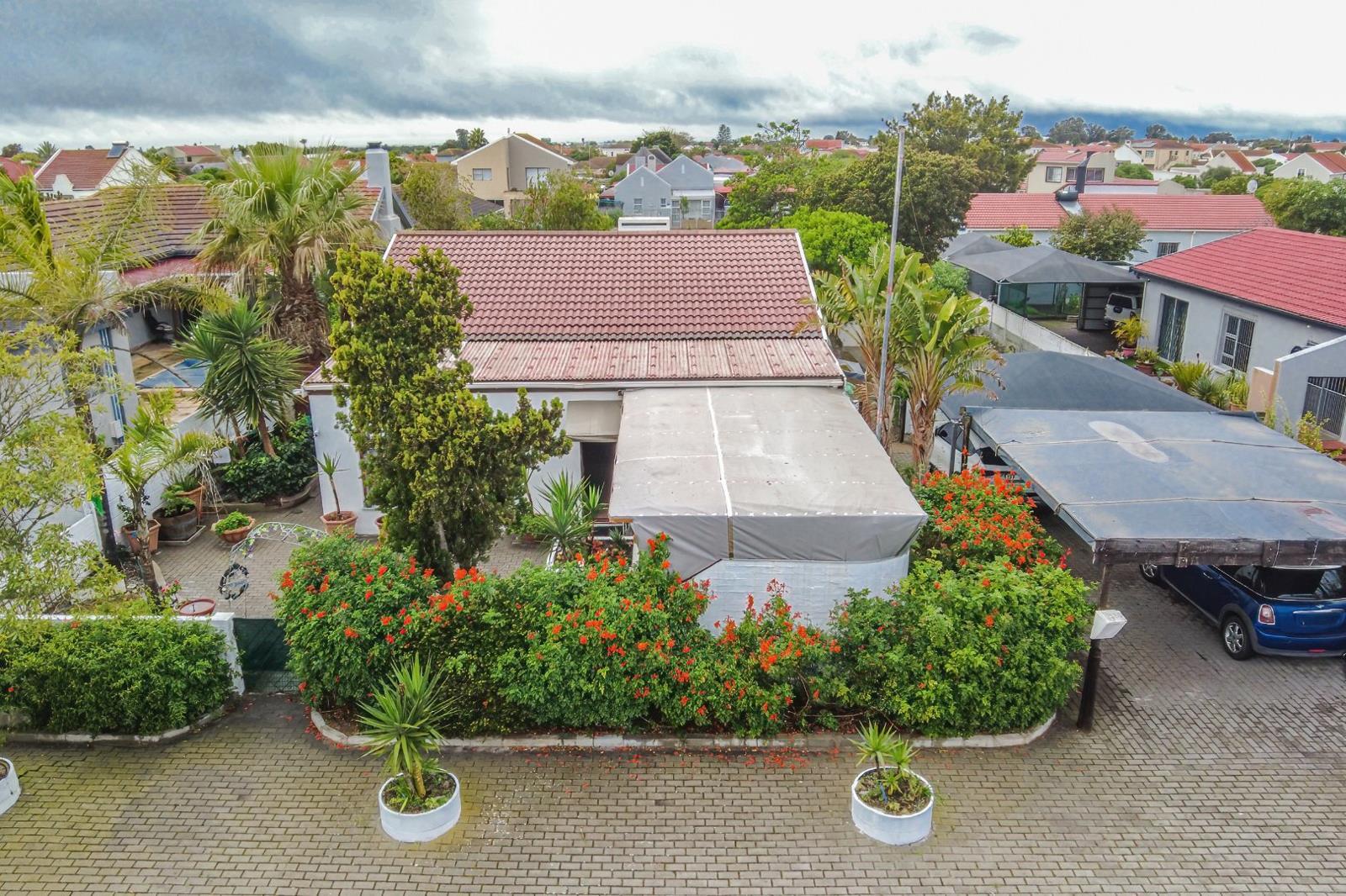 4 Bedroom House in Port Owen
