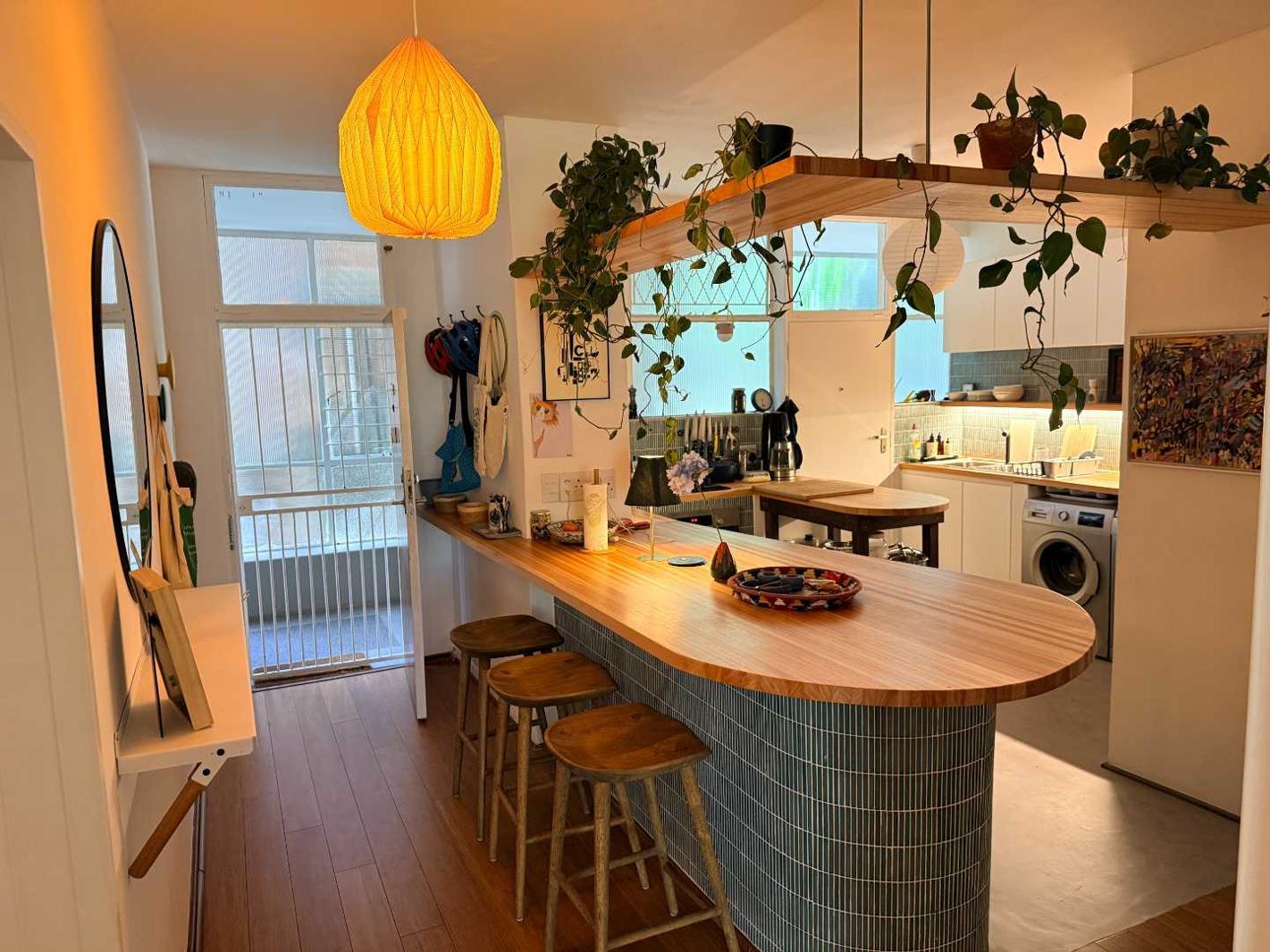 3 Bedroom Apartment in Melrose