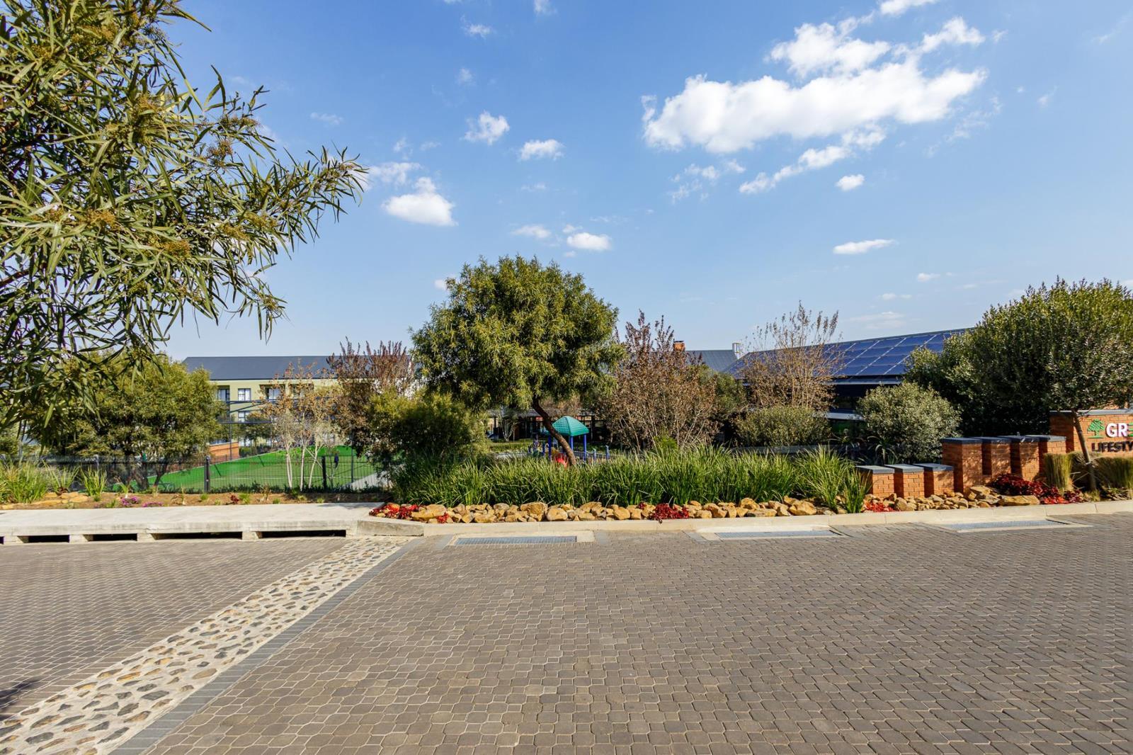 2 Bedroom Townhouse in Comet