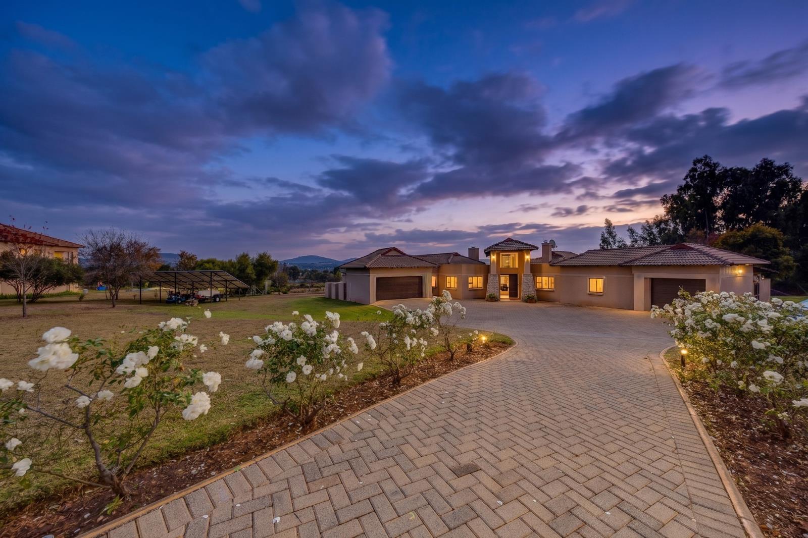 4 Bedroom House in Blue Saddle Ranches