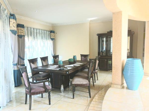 6 Bedroom House in Blue Valley Golf Estate