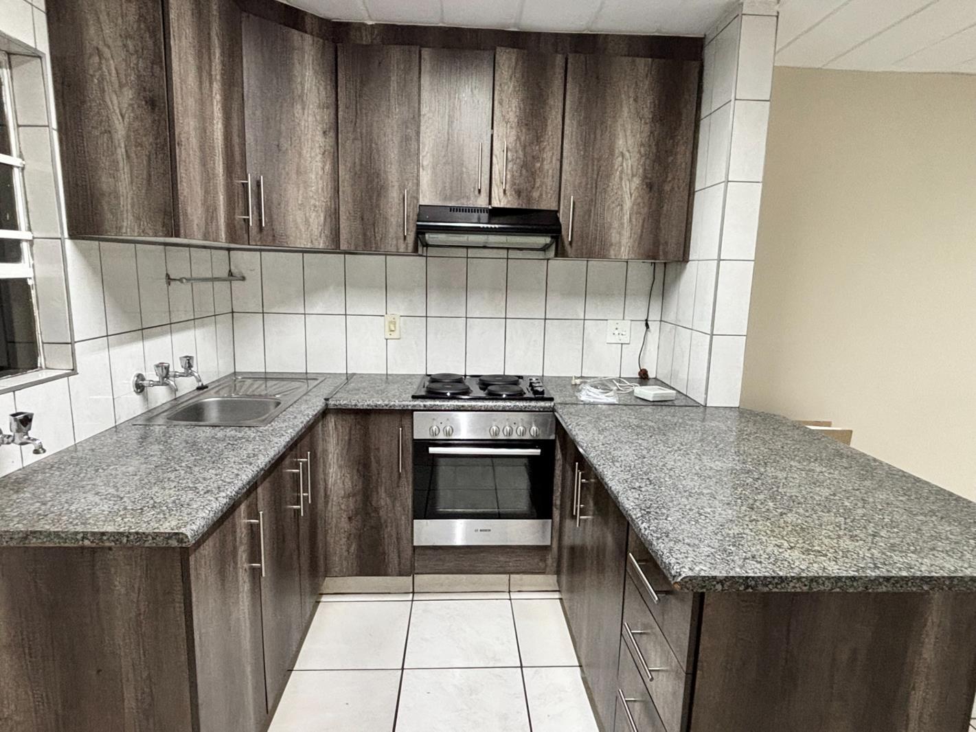 2 Bedroom Apartment in Die Hoewes