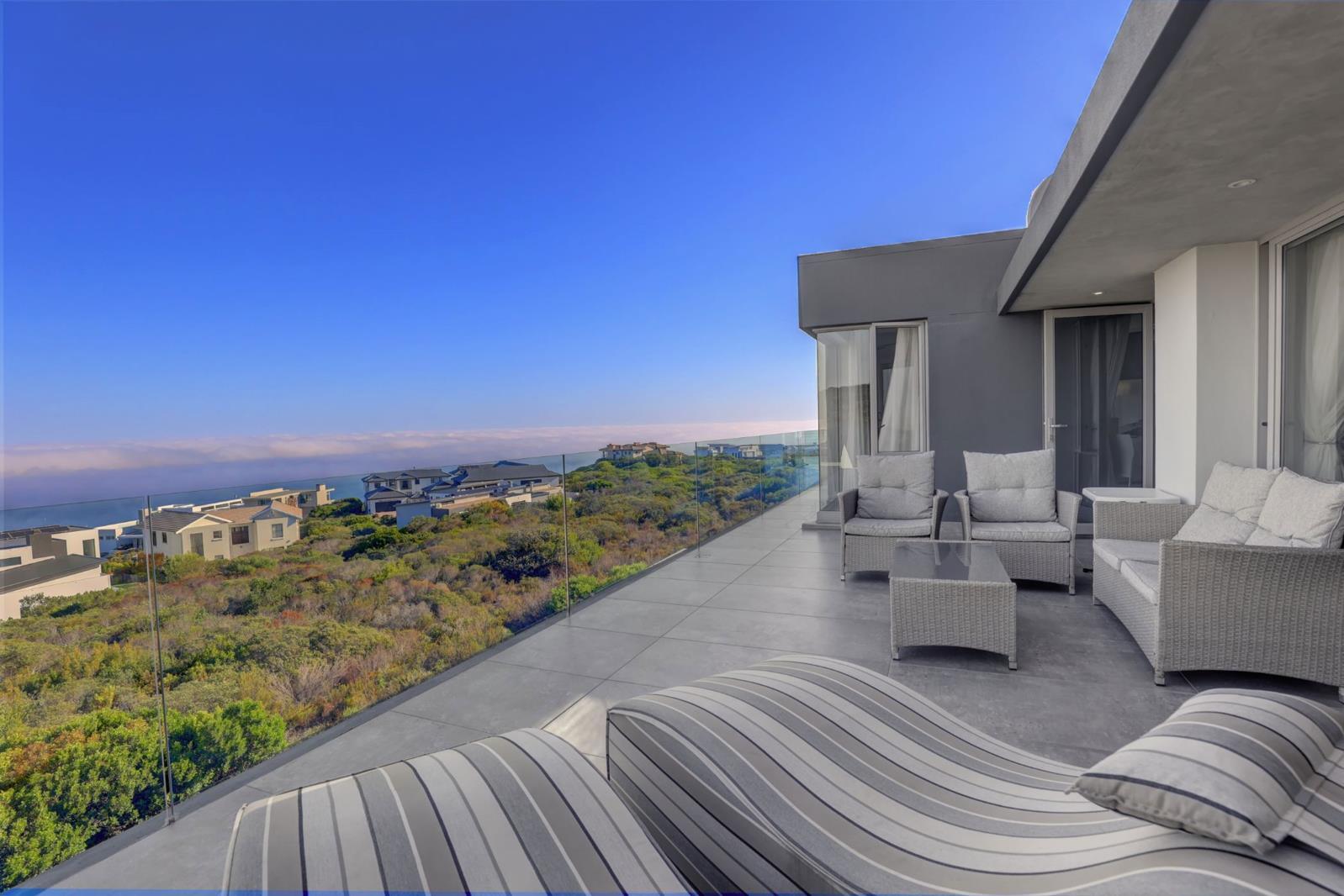 5 Bedroom House in Pinnacle Point Golf Estate