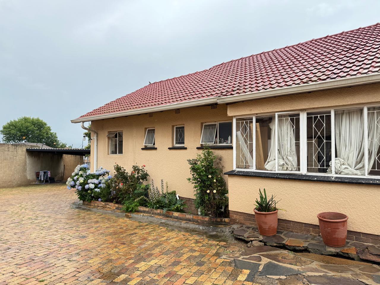 7 Bedroom House in Ferndale