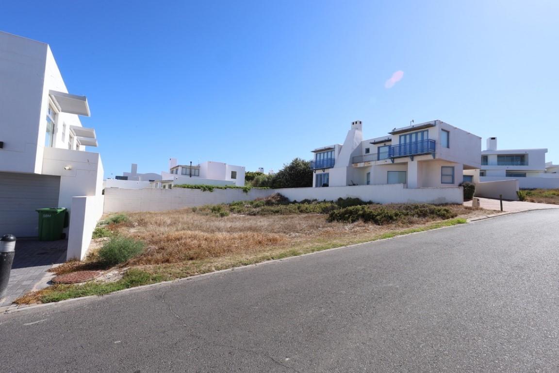 428 m² Land available in Paradise Beach