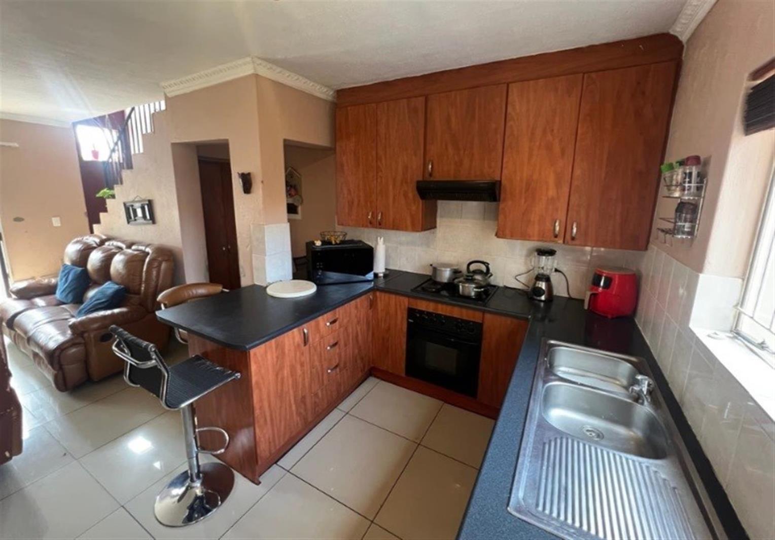 3 Bedroom Duplex in Heuwelsig Estate