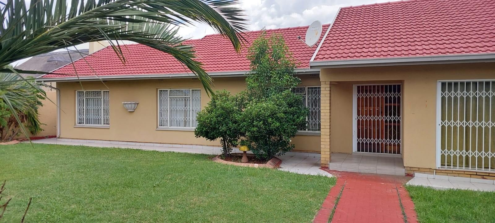 4 Bedroom House in Verwoerdpark