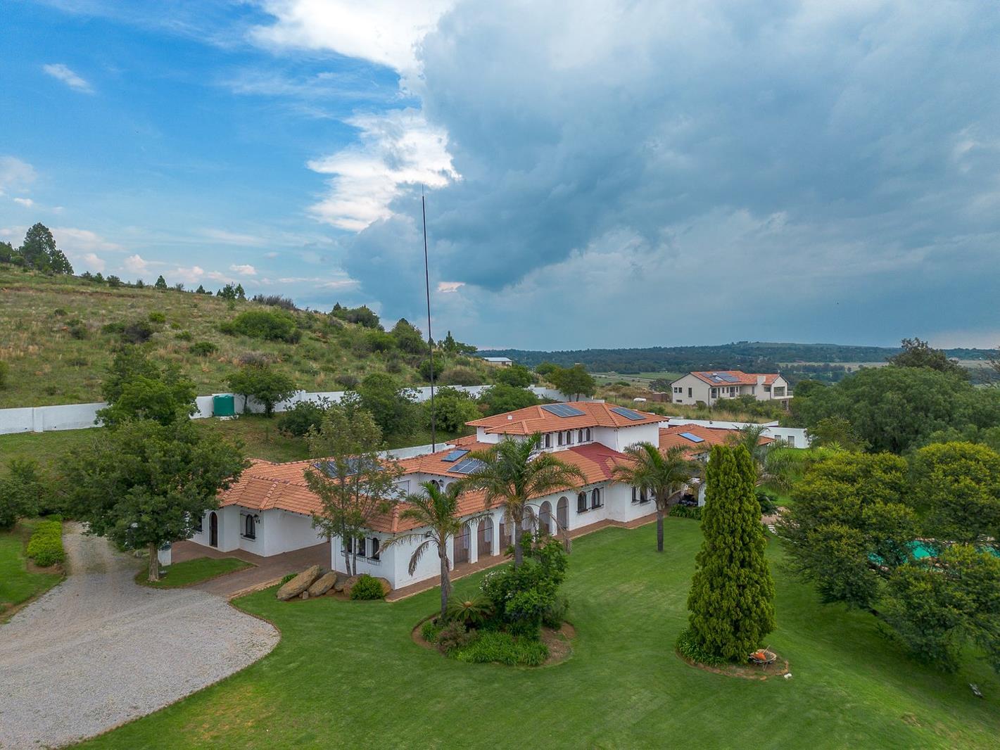 4 Bedroom House in Hartzenbergfontein
