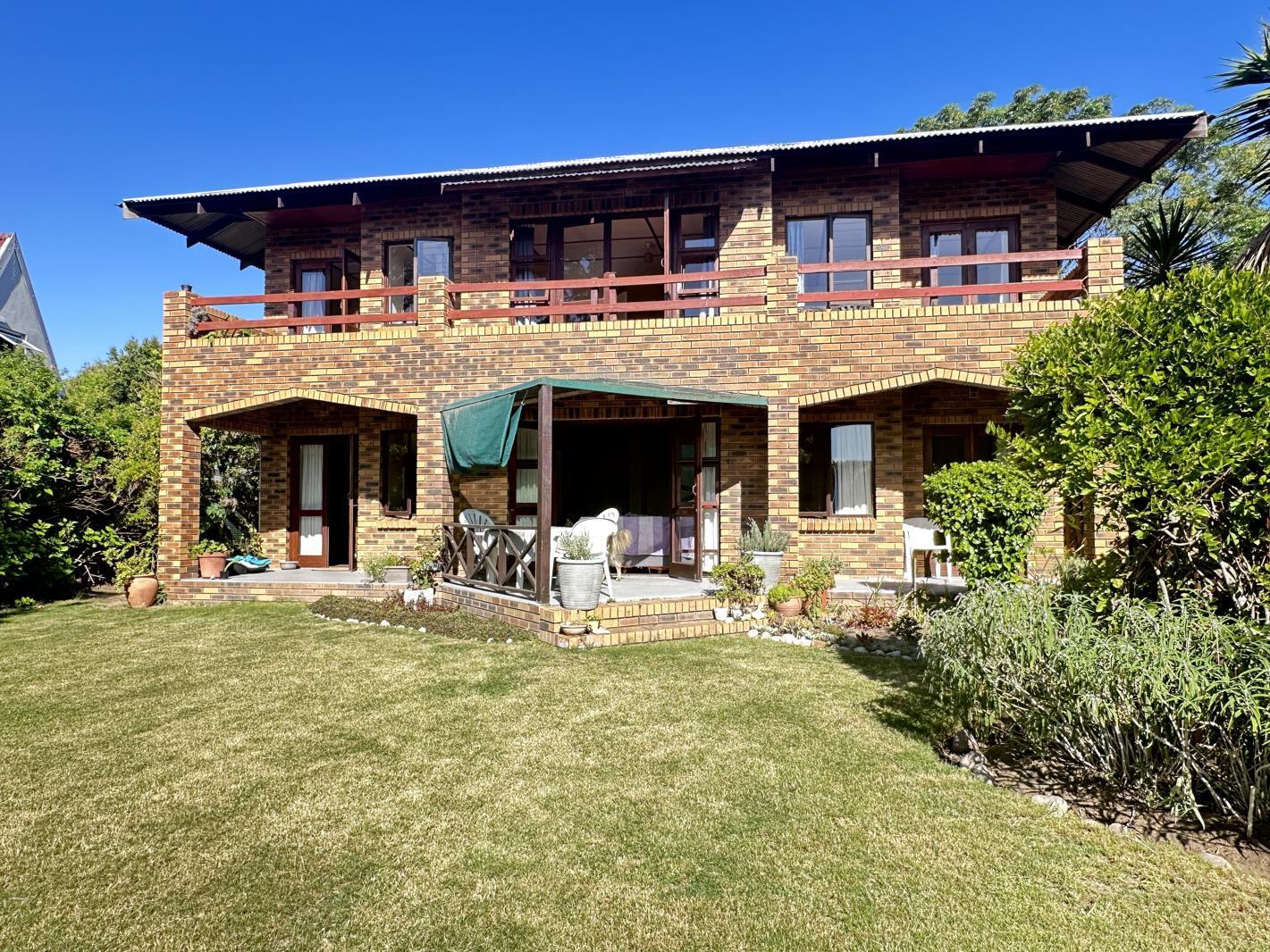 4 Bedroom House in The Island