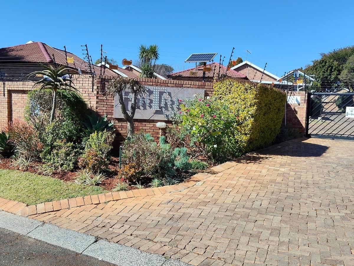 2 Bedroom Townhouse in Weltevreden Park