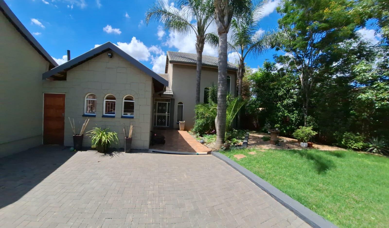 4 Bedroom House in Eldoraigne