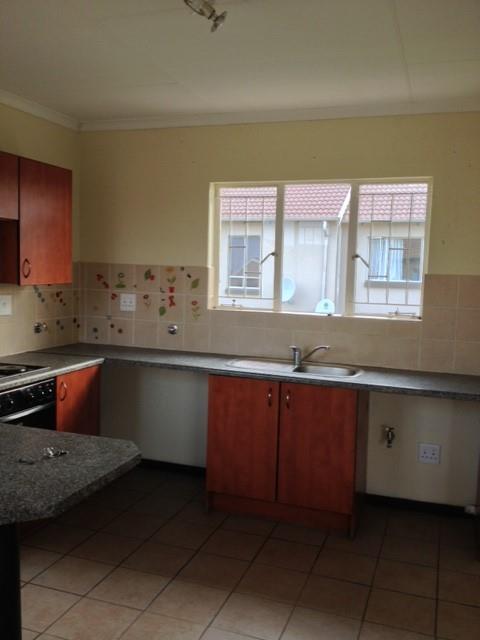 2 Bedroom Simplex in Greenstone Hill