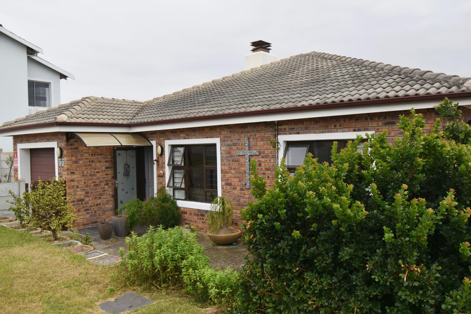 2 Bedroom House in Struisbaai