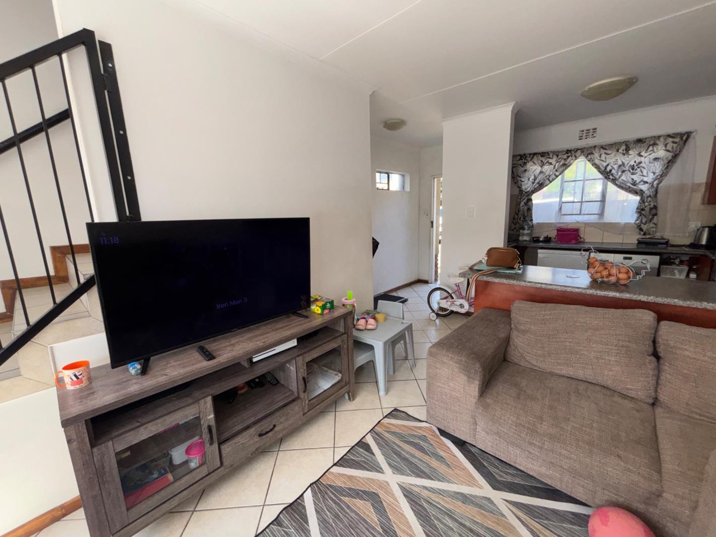 2 Bedroom Townhouse in Hillside