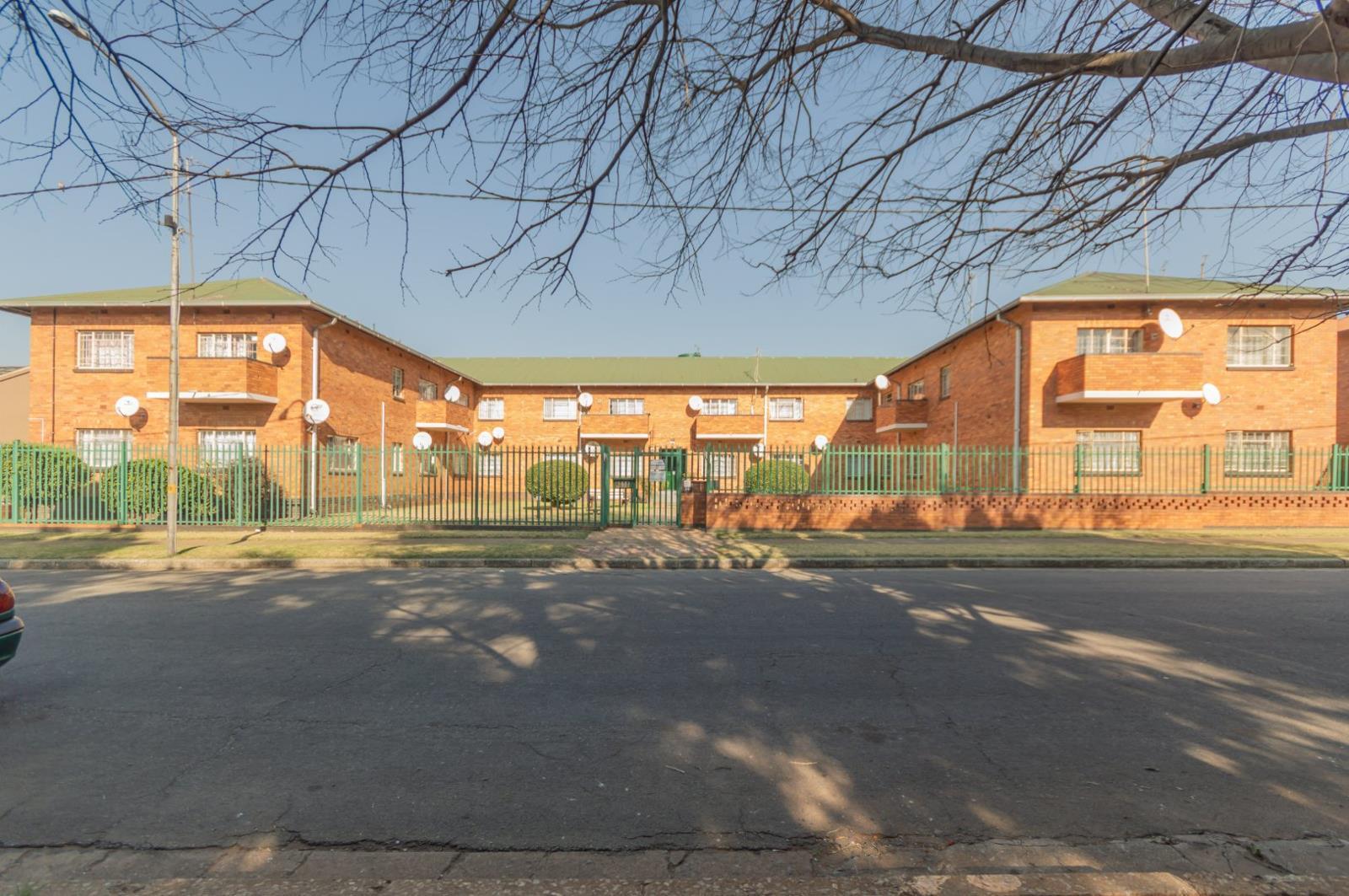 1 Bedroom Apartment in Selection Park