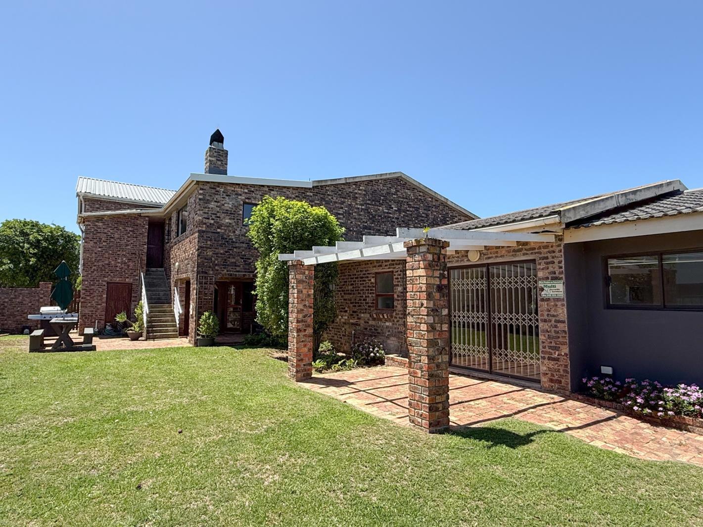 5 Bedroom House in West Bank
