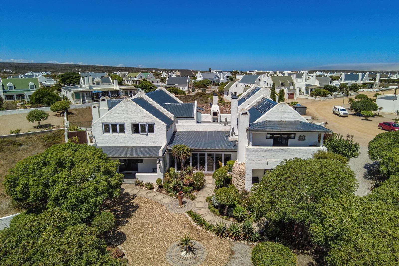 6 Bedroom House in Jacobs Bay