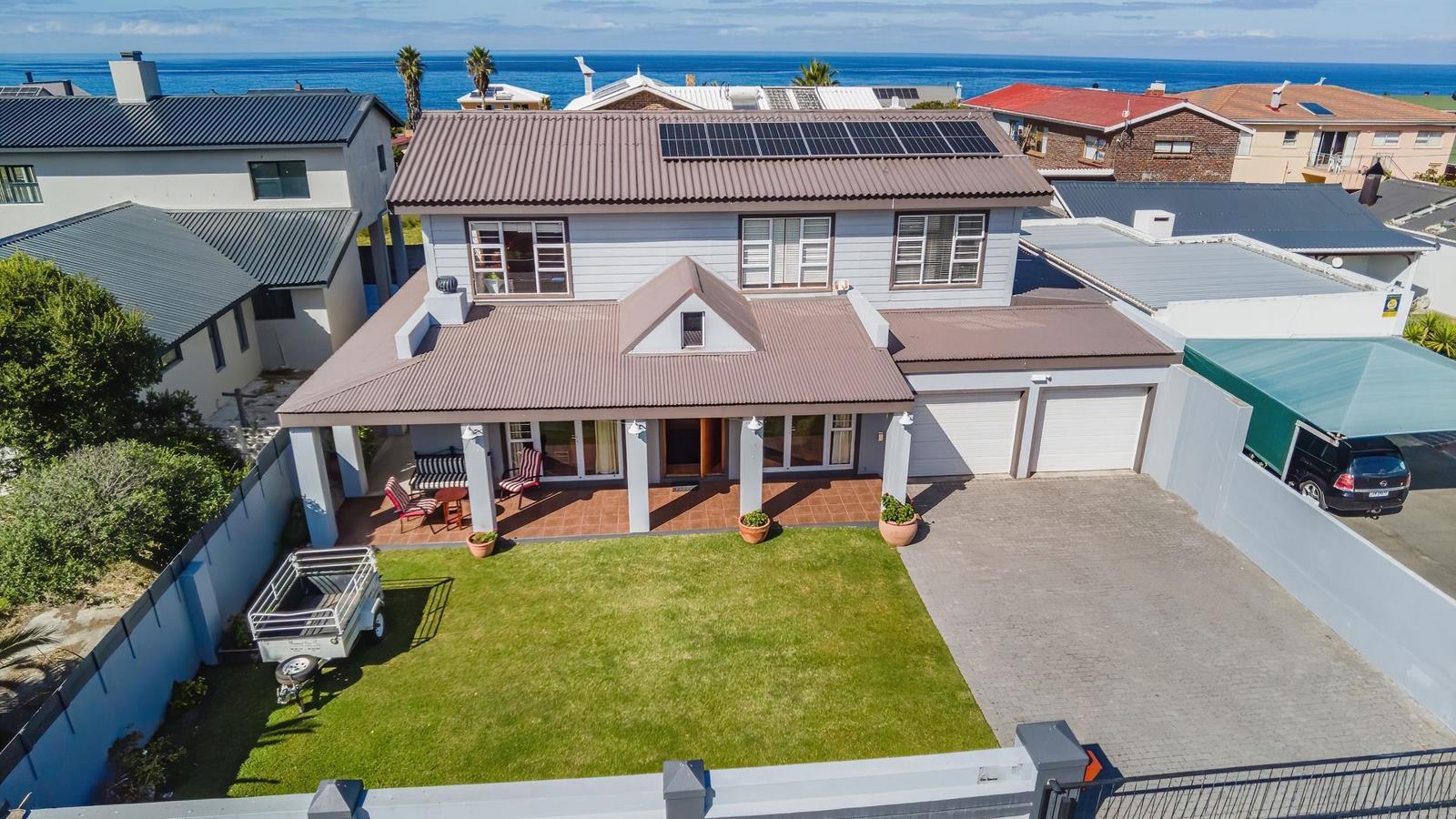 4 Bedroom House in Kleinmond