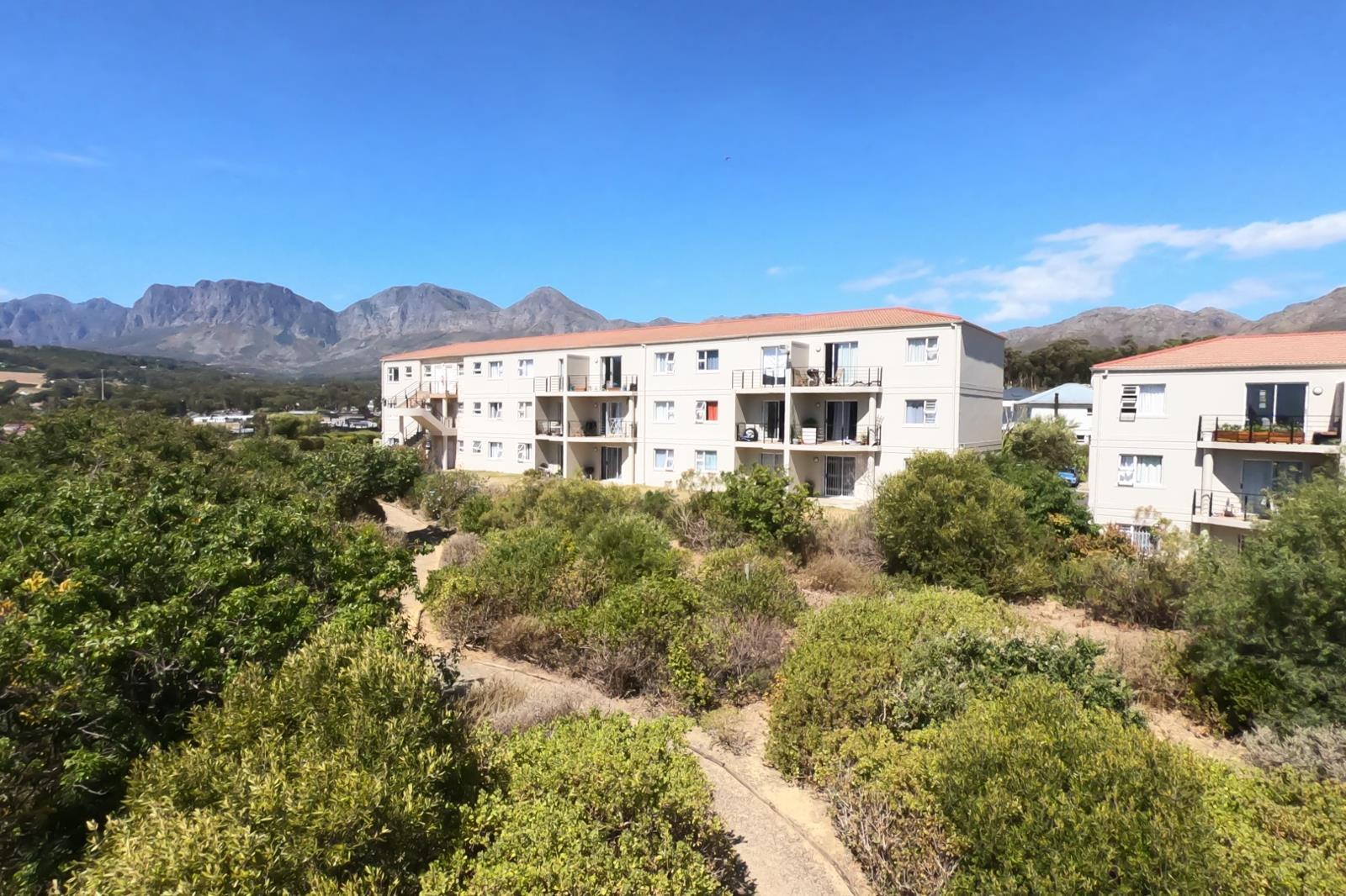 2 Bedroom Apartment in Sir Lowrys