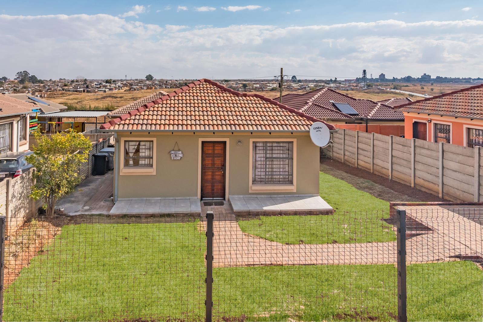 2 Bedroom House in Witpoortjie