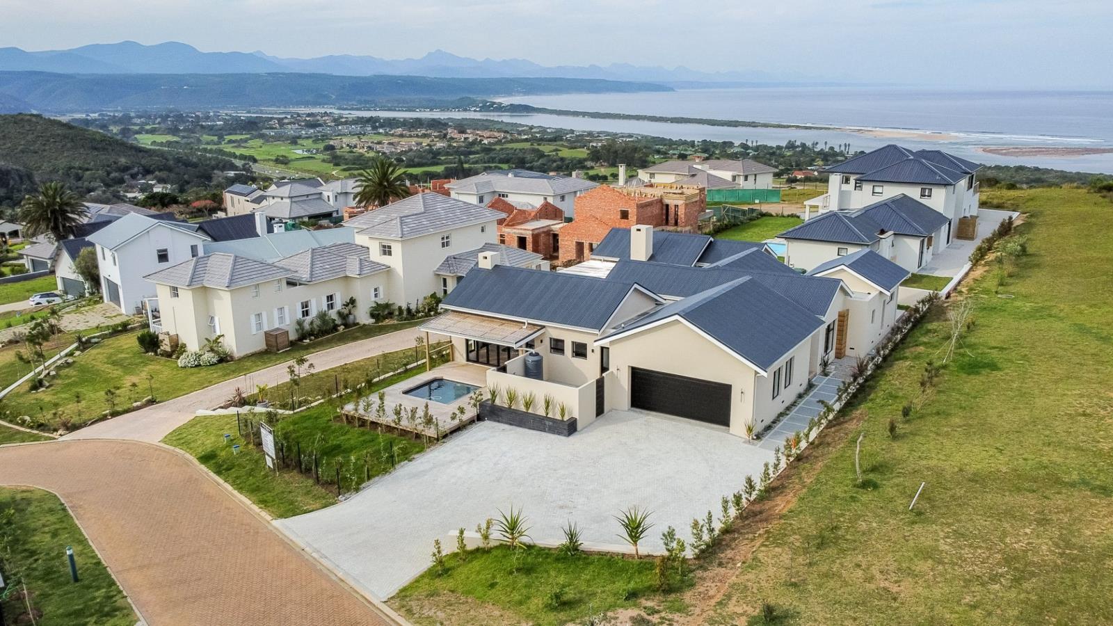 4 Bedroom House in Baron's View