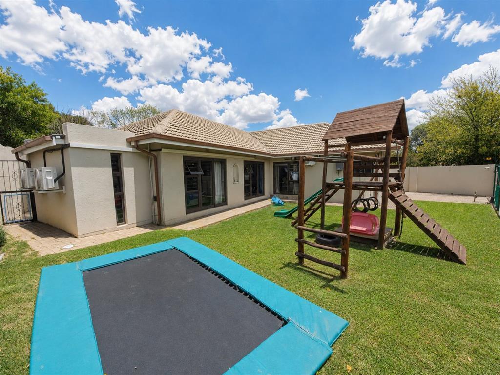 4 Bedroom House in Buurendal