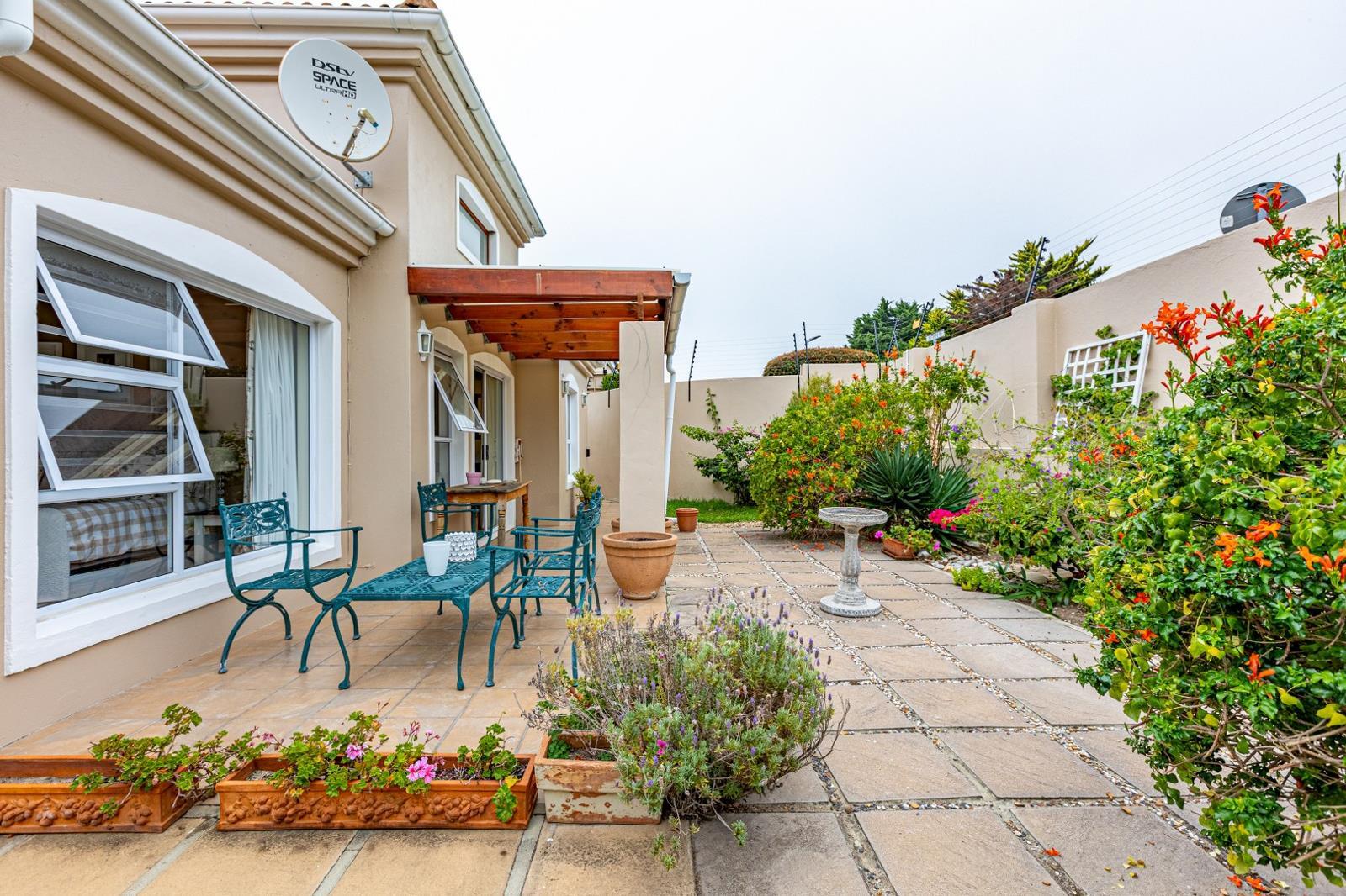2 Bedroom House in Chanteclair
